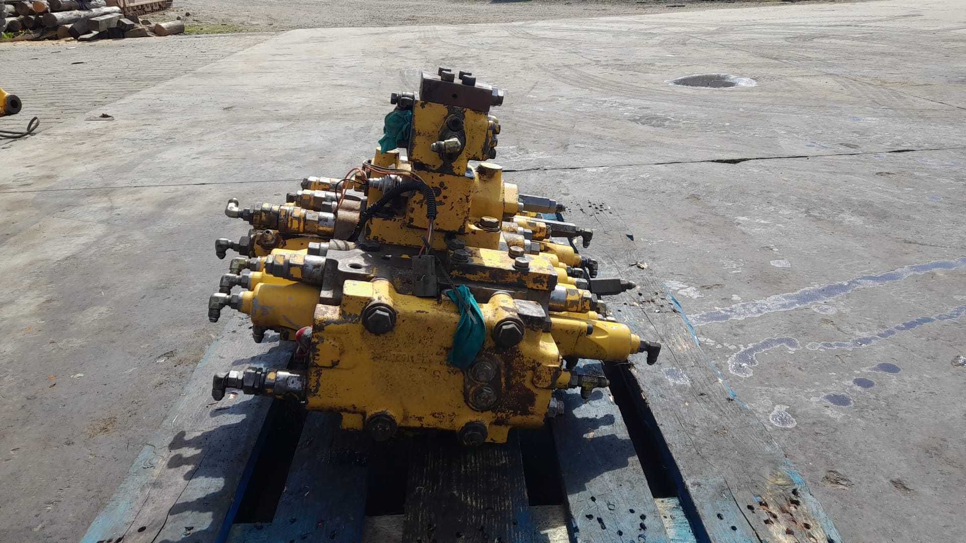 Distribuitor Hidraulic excavator Komatsu PC 210 , 2031364