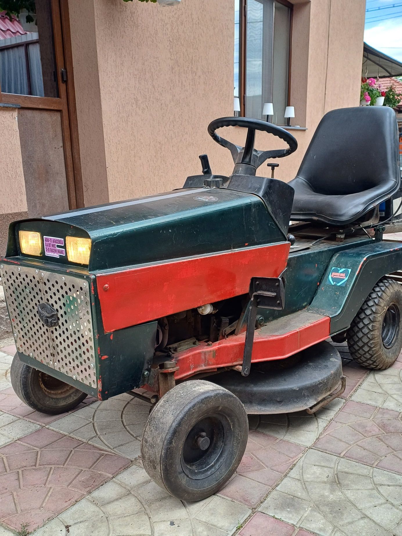 Tractoras gazon 15 cai