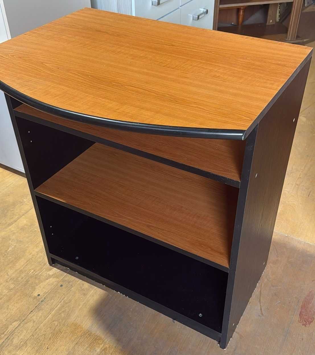 Comoda cu rafturi; Masuta cu blat 71x56 cm