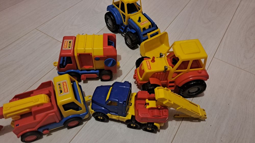 Игрушки полесье  трактора, мусоровоз и 2 эвакуатора