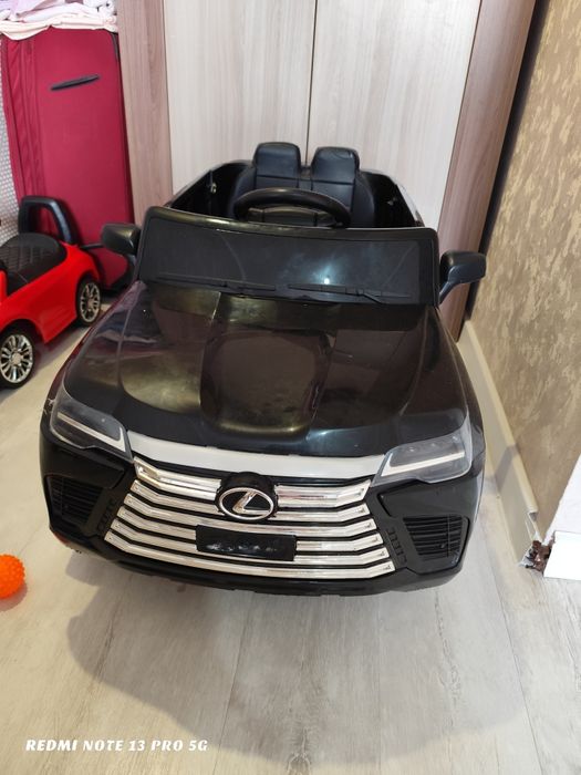 Продам детскую машинку в отличном состояние