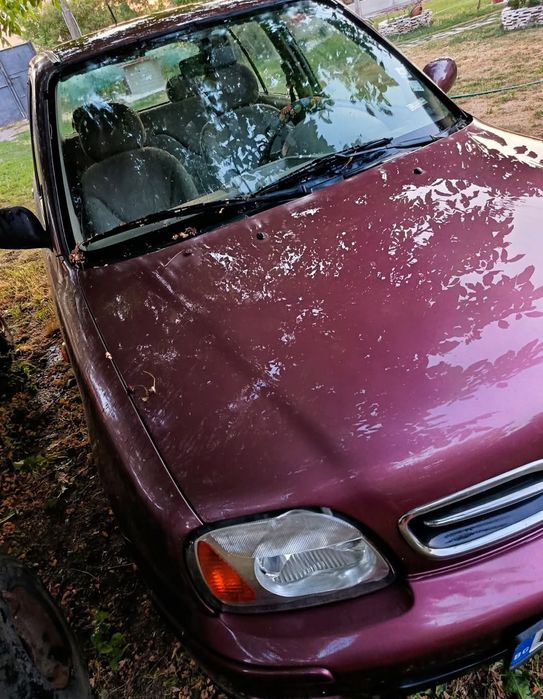 Продавам Нисан Микра