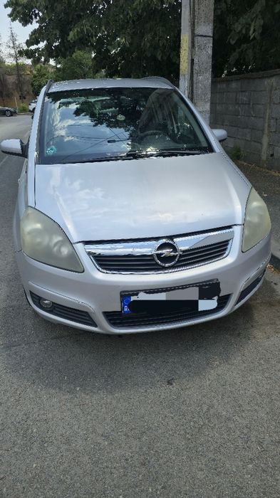 Vând Opel zafira