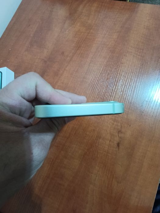 iPhone 12 mini продаётся