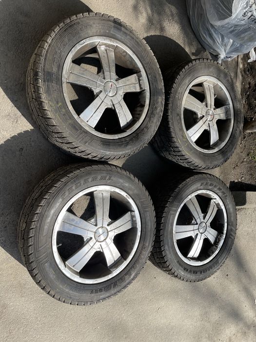 Комплект зимней резины с R18 дисками в хорошем состоянии