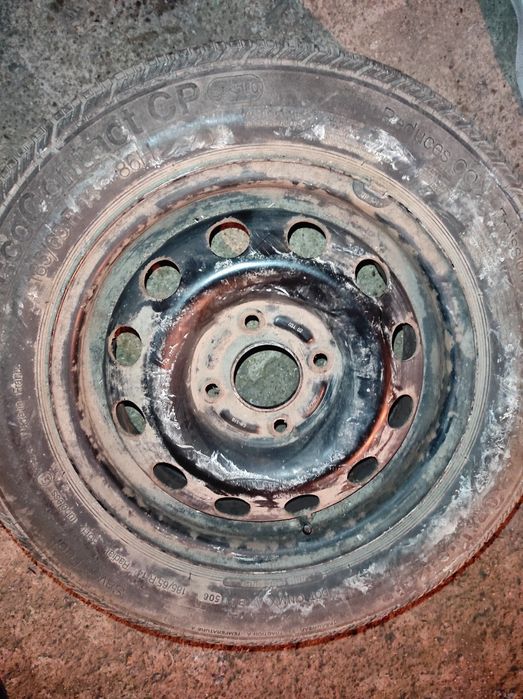 Vând jantă cu tot cu anvelopă