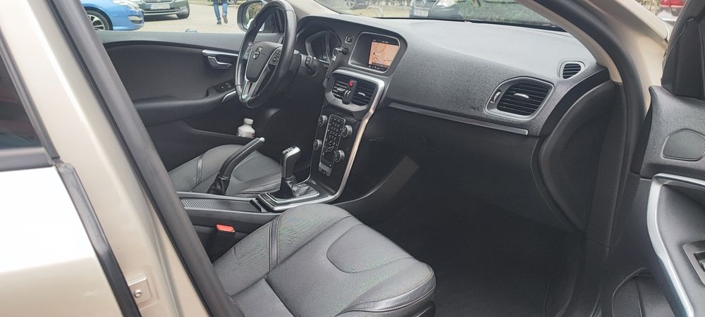 Volvo v40 cross country 2.0/D2/120cp/E6