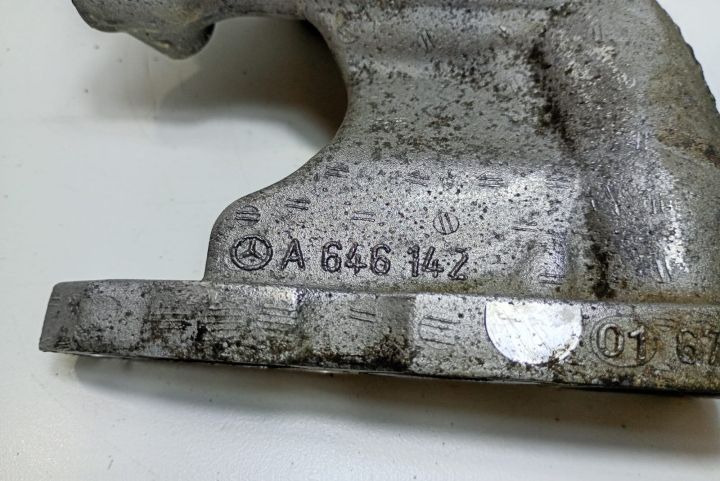 Corp supapa EGR A646142 Mercedes-Benz Vito W639