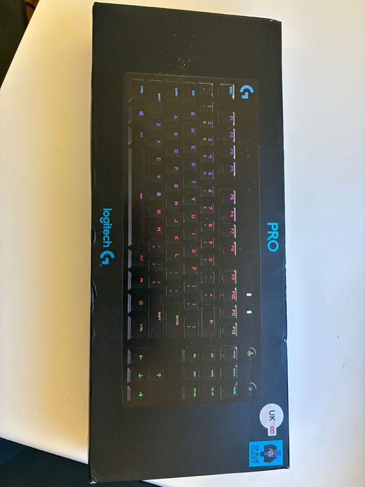 Геймърска клавиатура Logitech G Pro