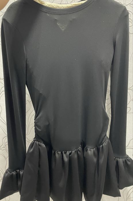 платье с длинными рукавами