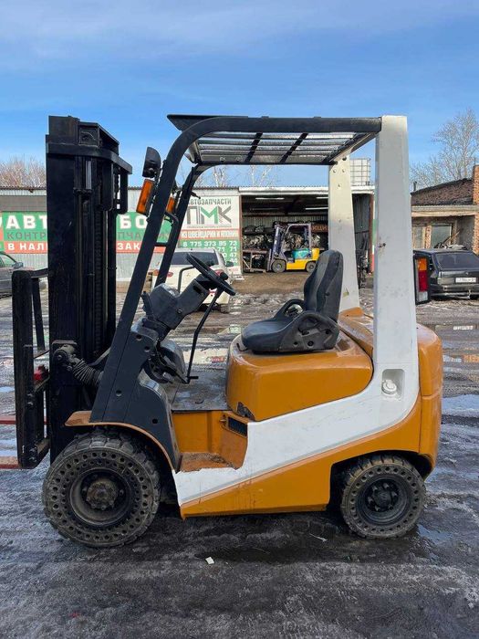 Продам вилочный погрузчик Кара Марка TCM японская надёжные долговечный