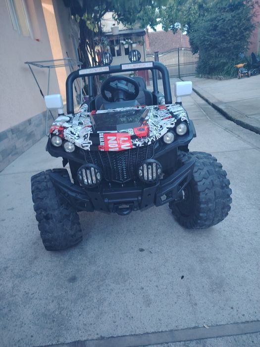 Mașinuță electrică Jeep 4×4