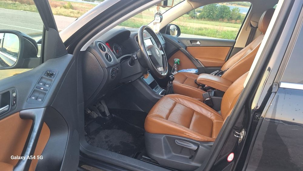 Volkswagen Tiguan 2.0 TDI 4X4– Piele maro rară