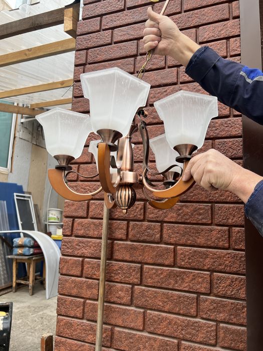 Продам люстру дерево/металл