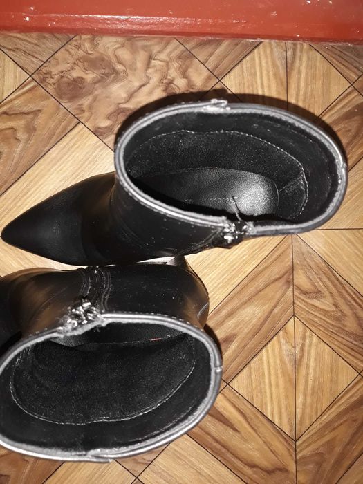 Botine din piele neagra