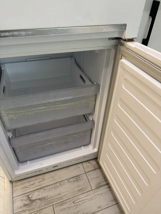 Холодильник Beko, б/у, все работает исправно. Самовывоз.