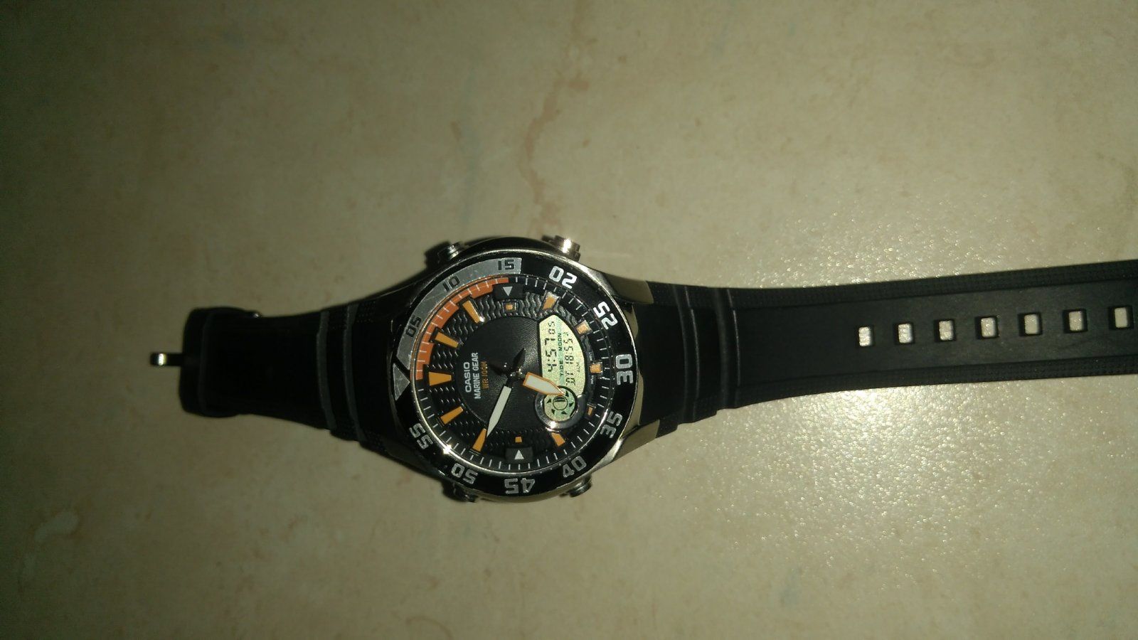 Продавам часовник Casio