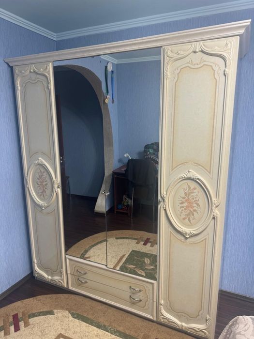 Продам спальный гарнитур