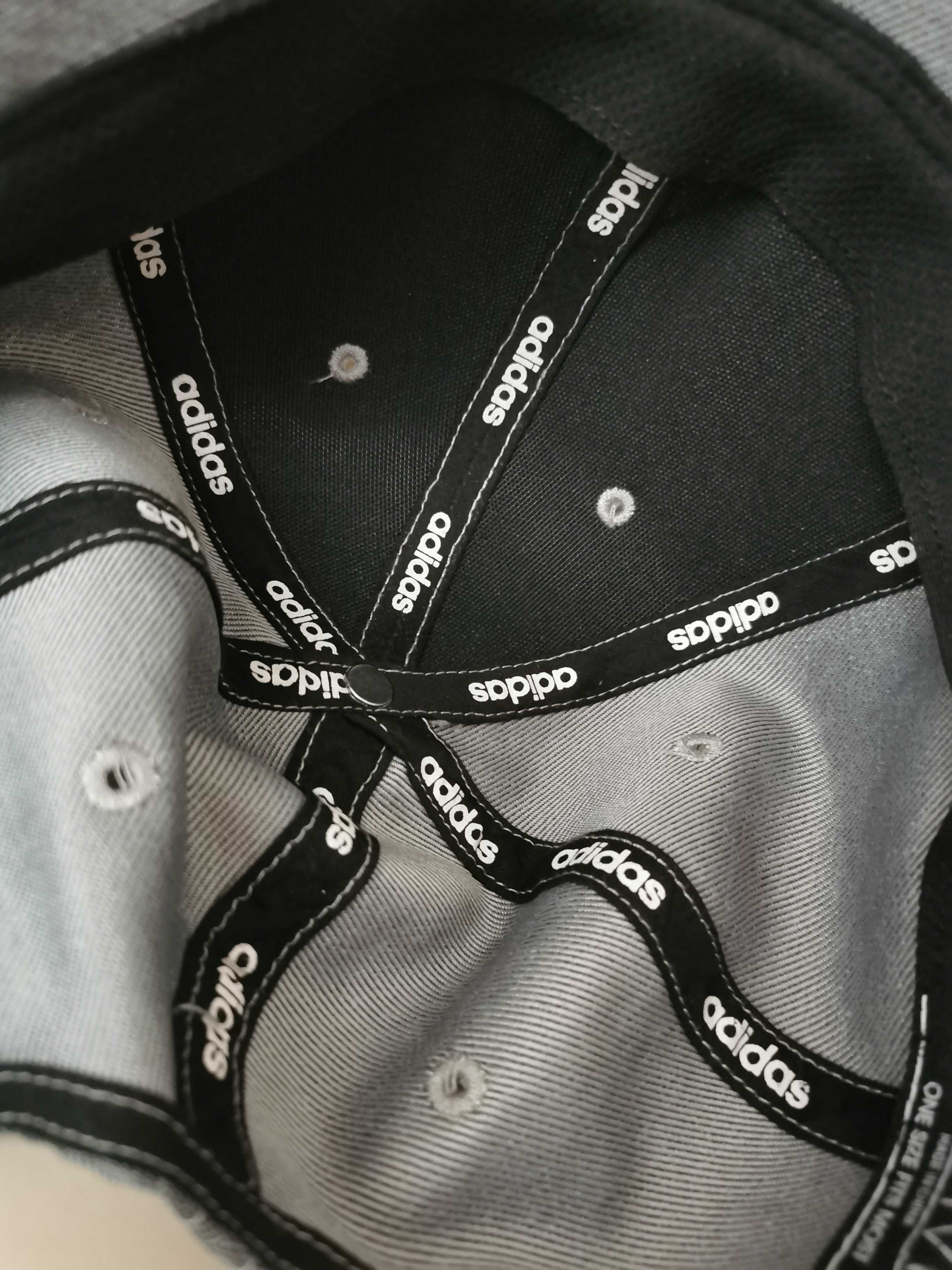 Oригинална шапка Adidas