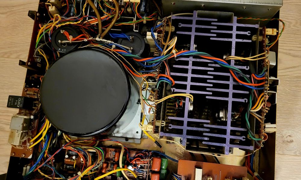 Rotel RA-2040 bijuterie