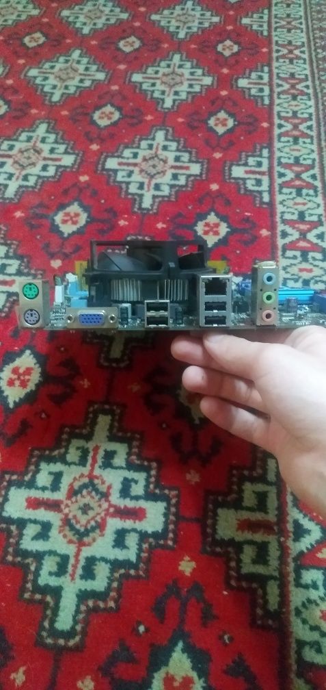 В продаже материнские платы