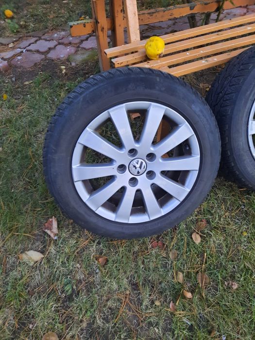 Cauciucuri de iarna 205*55*16 cu jante aluminiu.