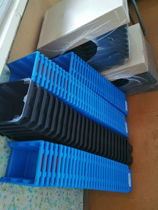 Продам ящики синие по 920 тенге за штуку