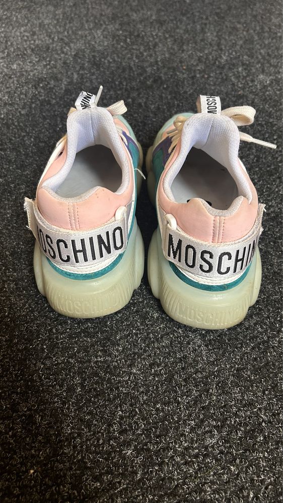 Маратонки Moschino размер 40