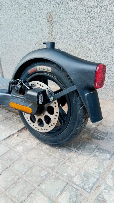 Продавам електрическа тротинетка Ninebot by Segway F30 !