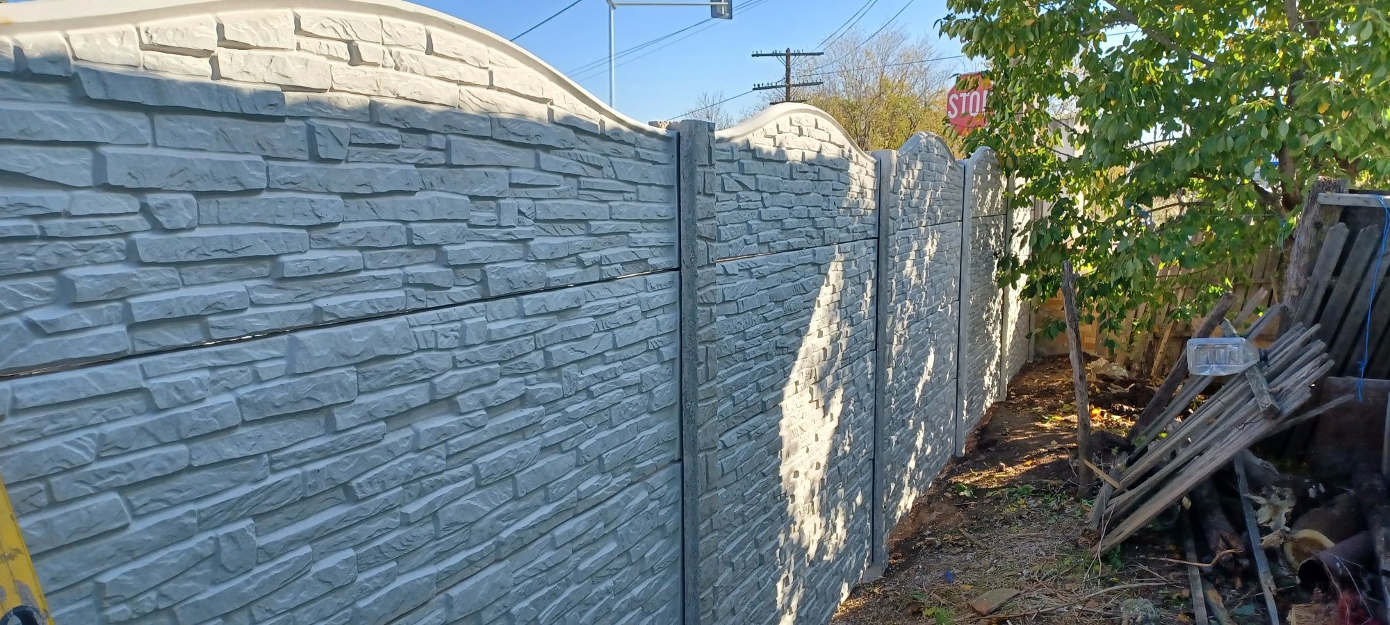 Gard din beton și pavaj 3D