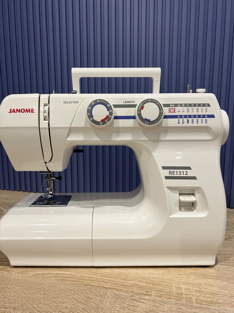 Швейная машинка Janome