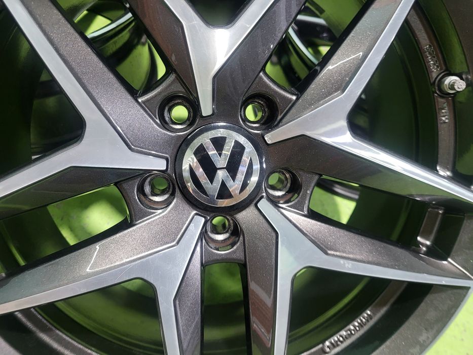 18 5x112 Vw Passat Tiguan Touran Caddy Golf 5х112