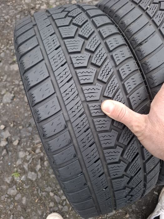 Vand 2 anvelope 215 45 17 hifly de iarna bune