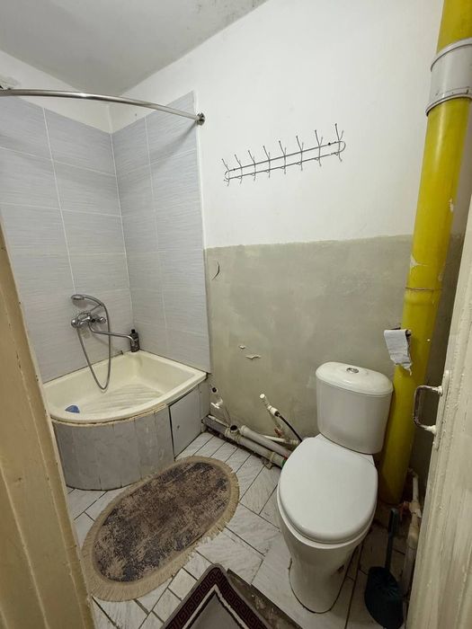 Срочно 1ком квартира в Поселке..Продам .Кирпич
