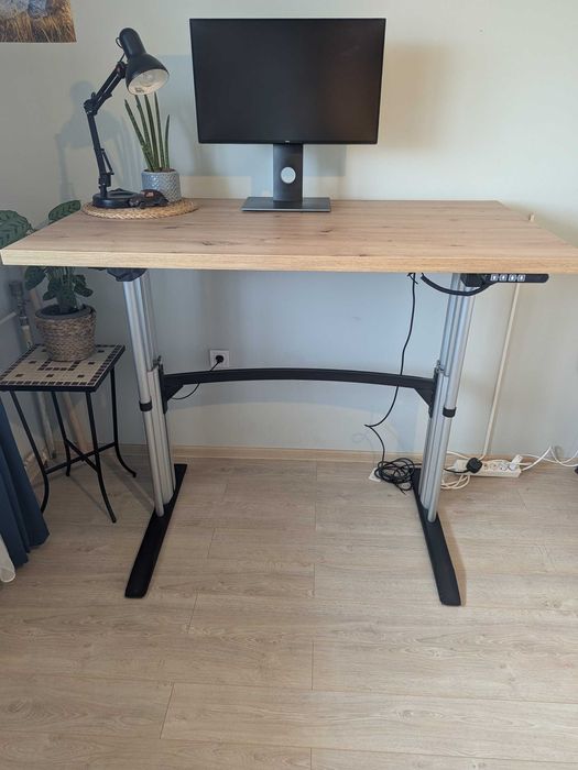 Електрическо бюрo с регулируема височина, цена 350лв