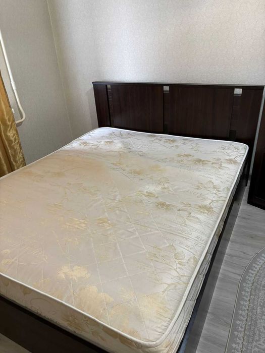 Кровать с матрасом б/у