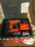 Milwaukee M18 CN18GS – kit complet cu 2 baterii 2.0 Ah + încărcător +