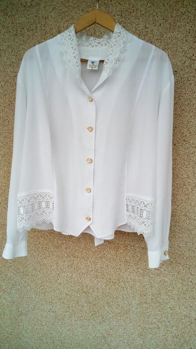 Стилни дамски туники ,блузи и ризи с къс и дълъг ръкав.