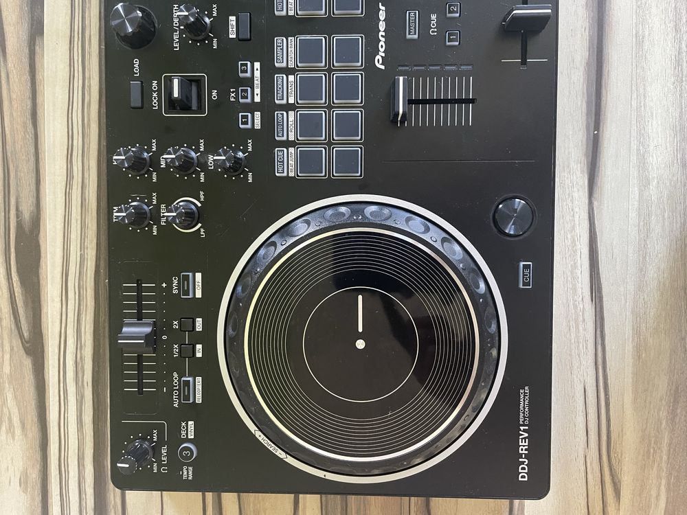 DJ контролер Pioneer DDJ-REV1 ползван 7-8 пъти