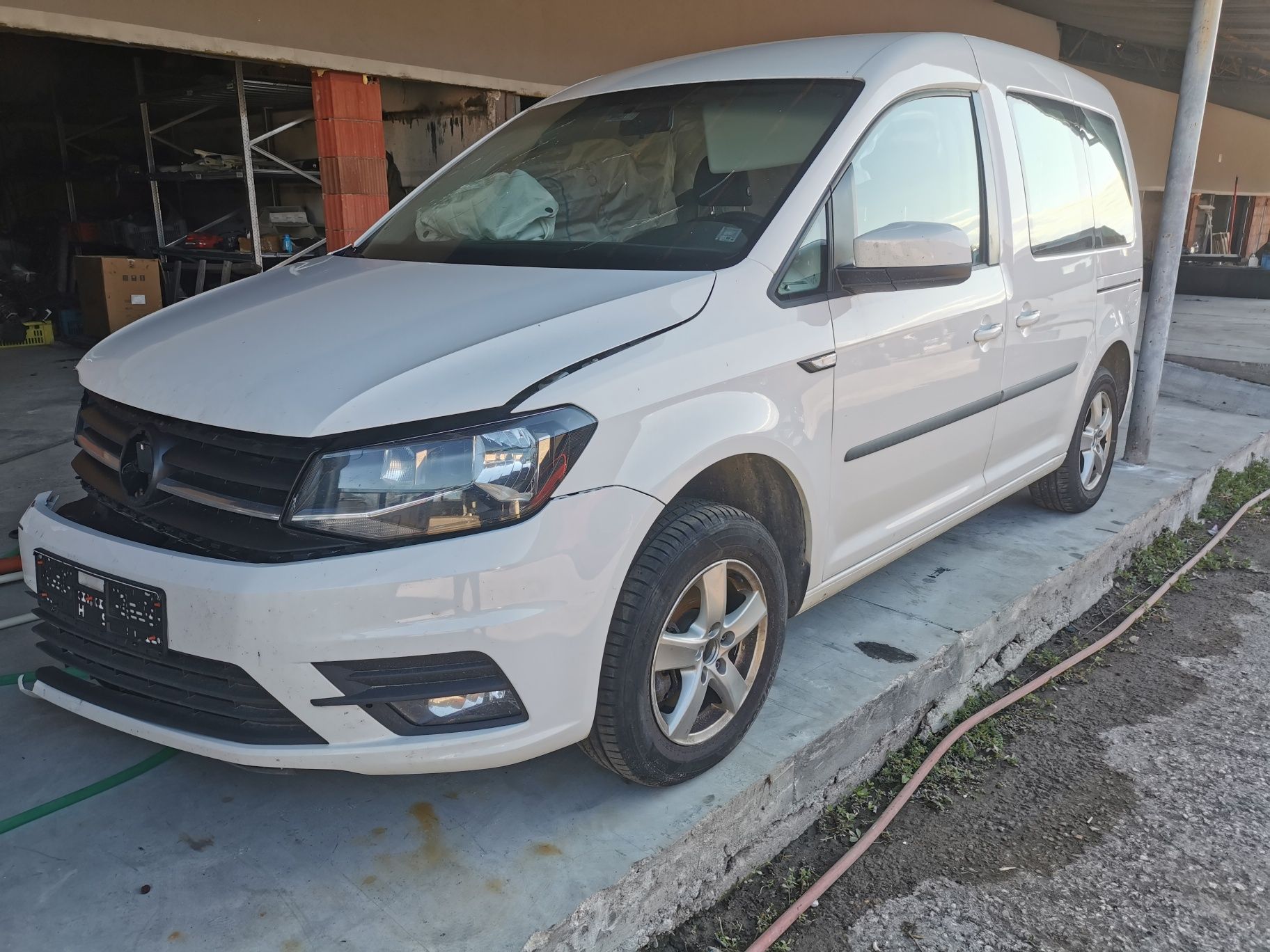 Vw Caddy 2.0TDI 102к.с. На Части