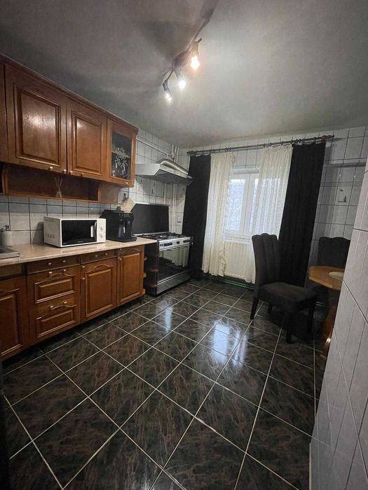 Apartament 4 camere, 104 mp, etaj 1, cu parcare și centrală proprie