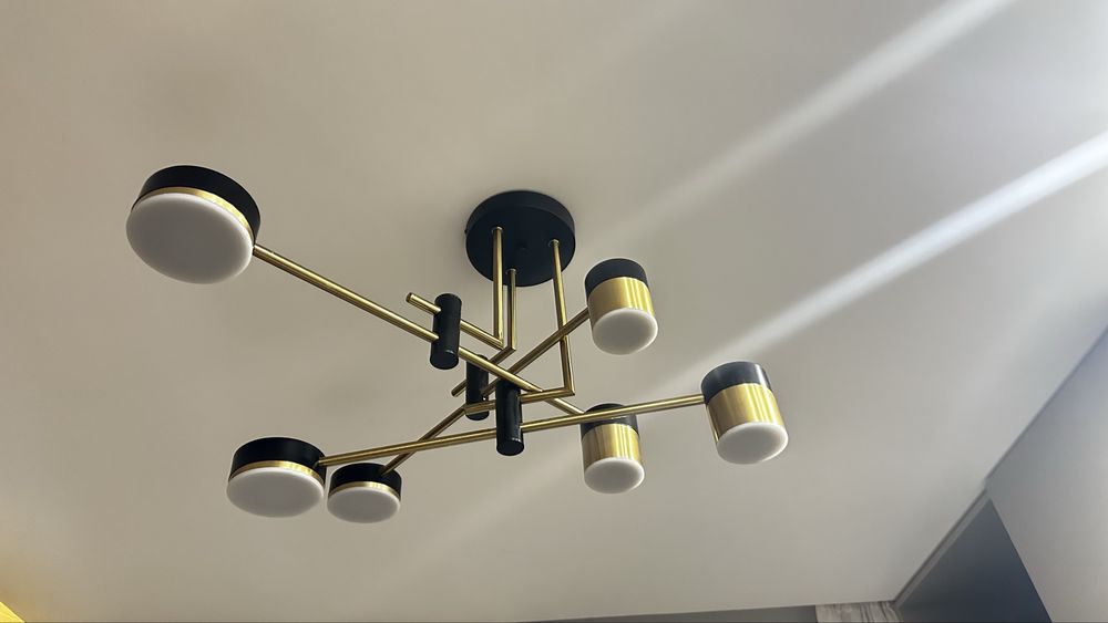 Продам люстру 10 000