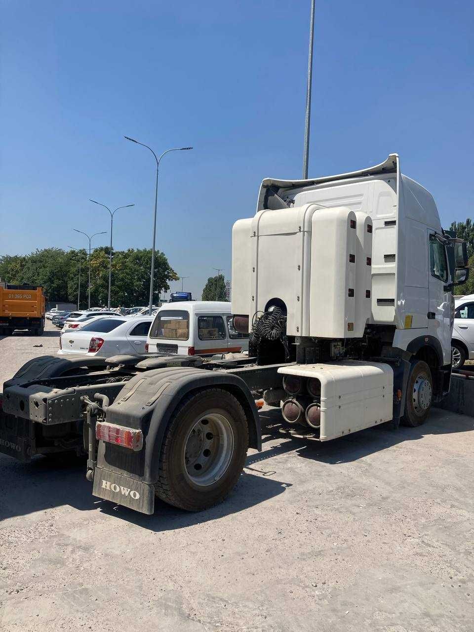 Тягач Howo T7H 4x2 CNG газовый на метане, подушка, AMT, ретардер Fura