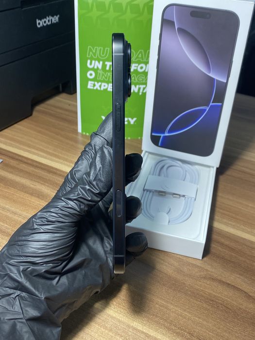 iPhone 16 Pro Max • 256 GB • Black Titanium