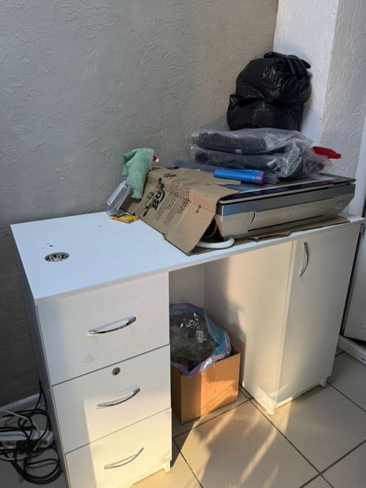 Продам маникюрный стол