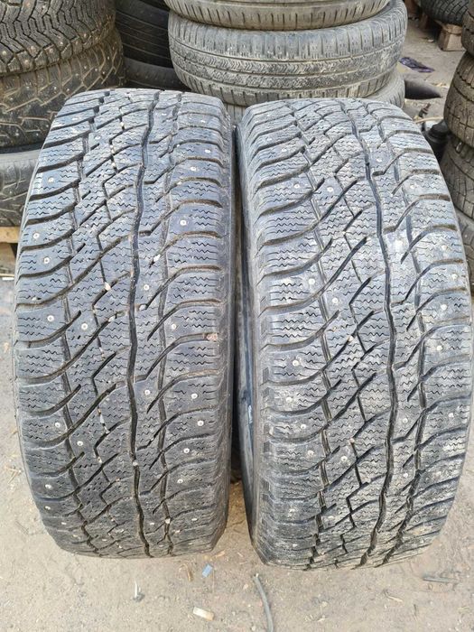 Продам два баллона зимней резины  225  55 R 18