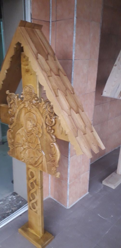 Troita sculptata manual in lemn de tei