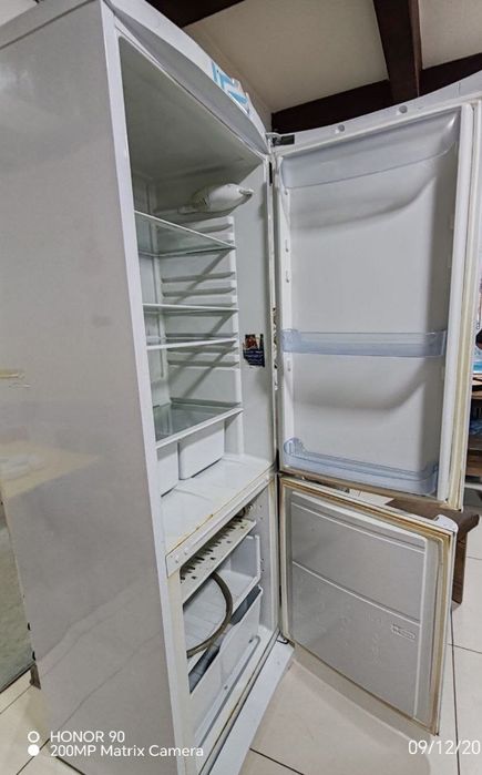 Холодильник двух камерный