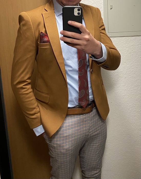 Vand costum Barbati alcatiut din 3 piese