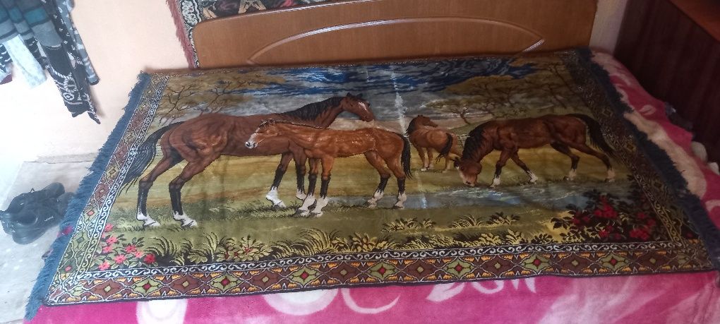 Carpetă cu cai nouă